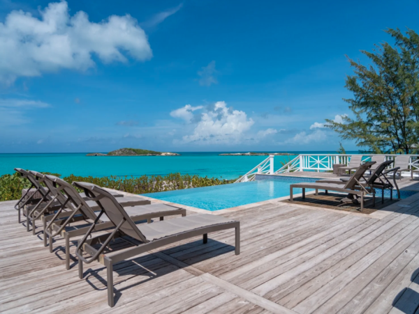 Luxurious Beachfront Villa in Little Exuma - 4-Bedroom Getaway